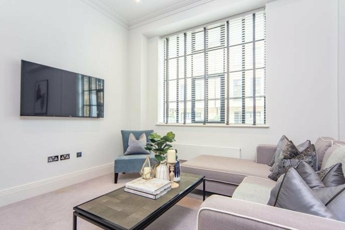 Flat Rainville Road in Greater London