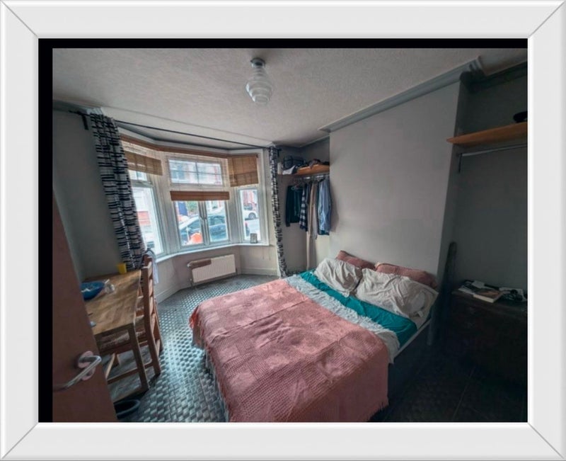 Room Forfar Road in Greater London