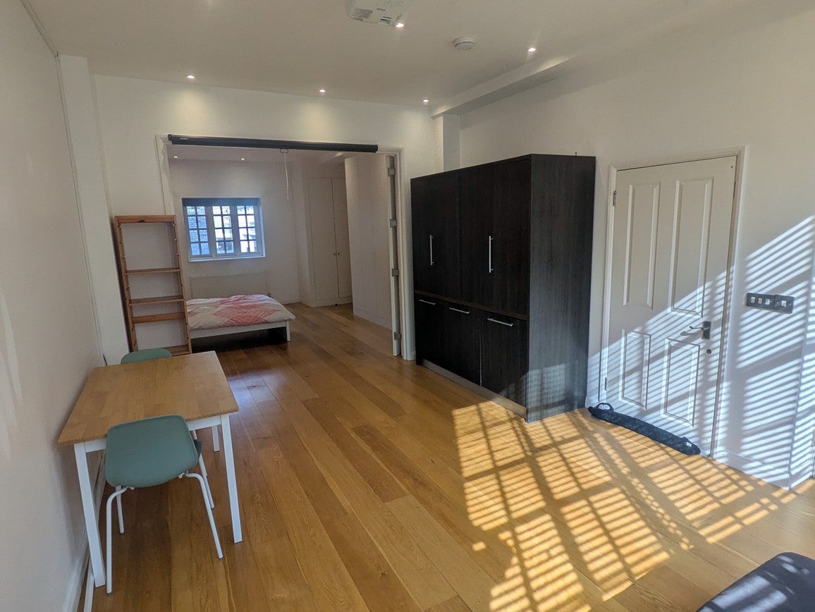 Flat Welmar Mews in Greater London