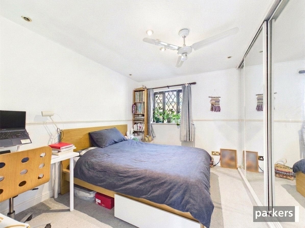 Flat Chilcombe Way in Reading