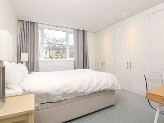 House Winchelsea Close in Greater London