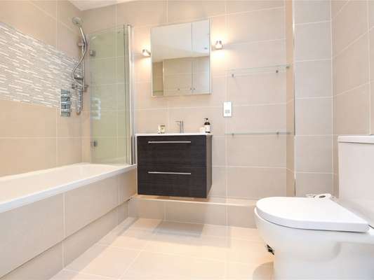 House Winchelsea Close in Greater London