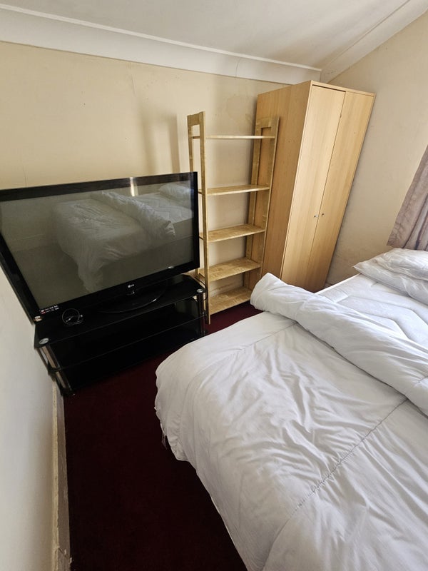 Room Wragby Road in Greater London