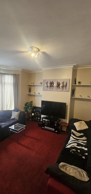 Room Wragby Road in Greater London