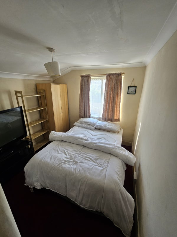 Room Wragby Road in Greater London