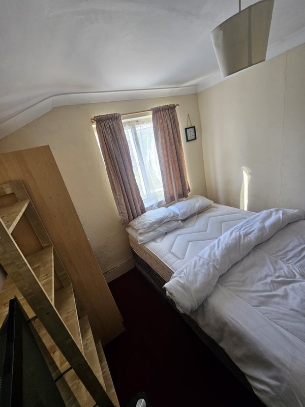 Room Wragby Road in Greater London