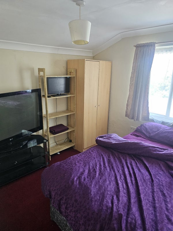 Room Wragby Road in Greater London