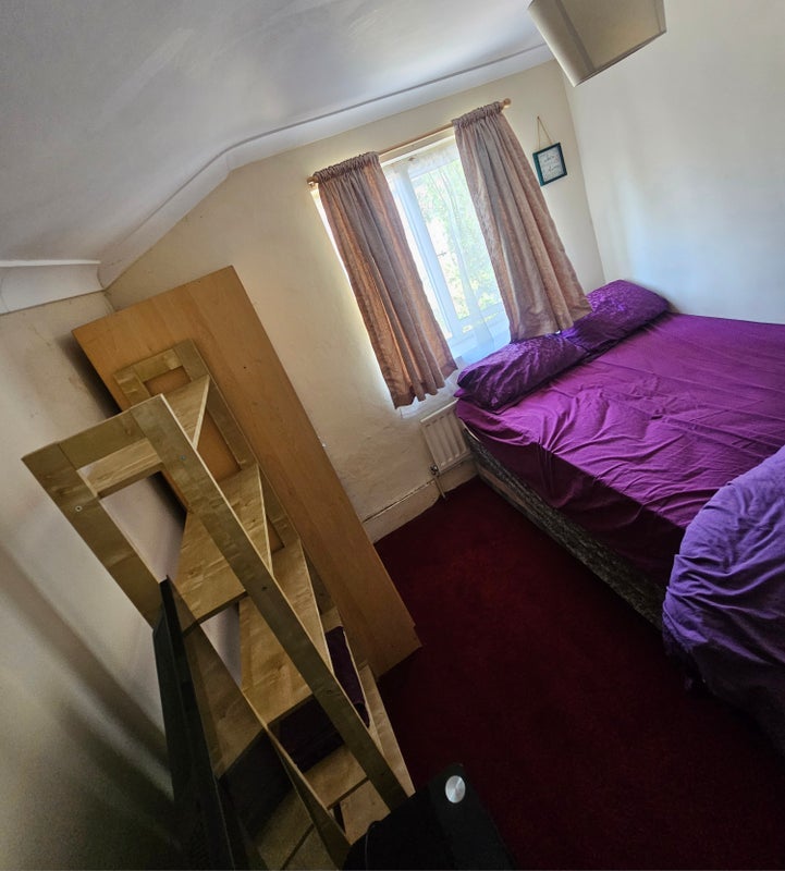 Room Wragby Road in Greater London