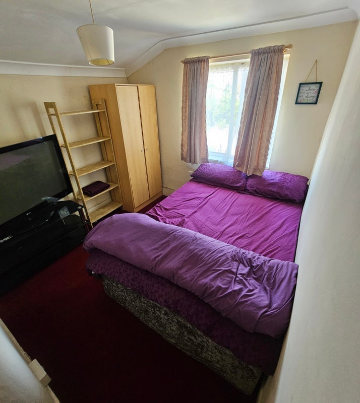 Room Wragby Road in Greater London
