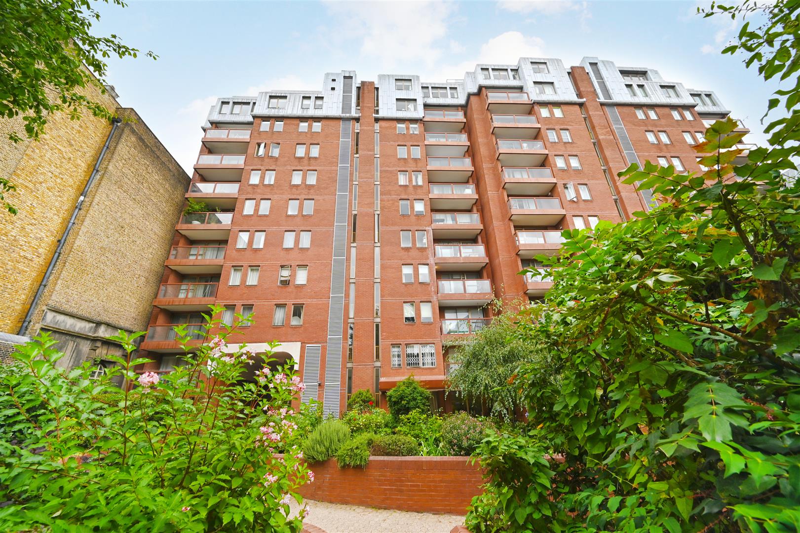 Flat Kensington Gore in City of Westminster