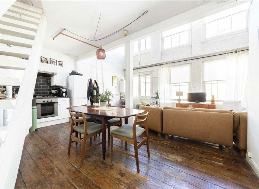 Flat Phipp Street in Greater London