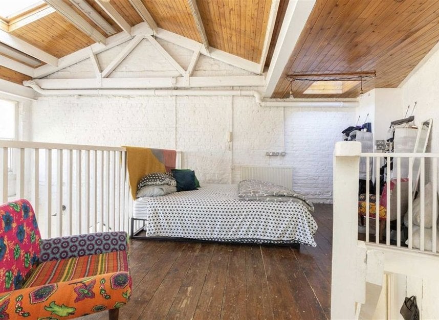 Flat Phipp Street in Greater London