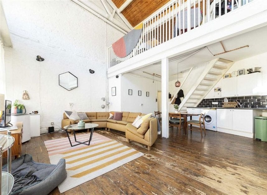 Flat Phipp Street in Greater London