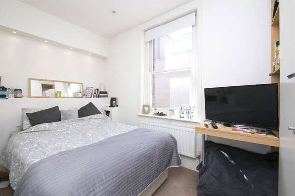 Flat Upper Street in Greater London