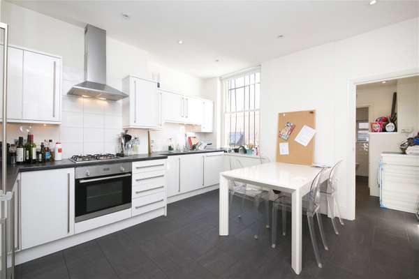Flat Upper Street in Greater London