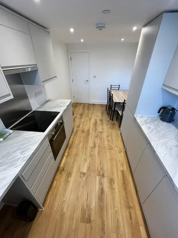 Room Treadgold Street in Greater London