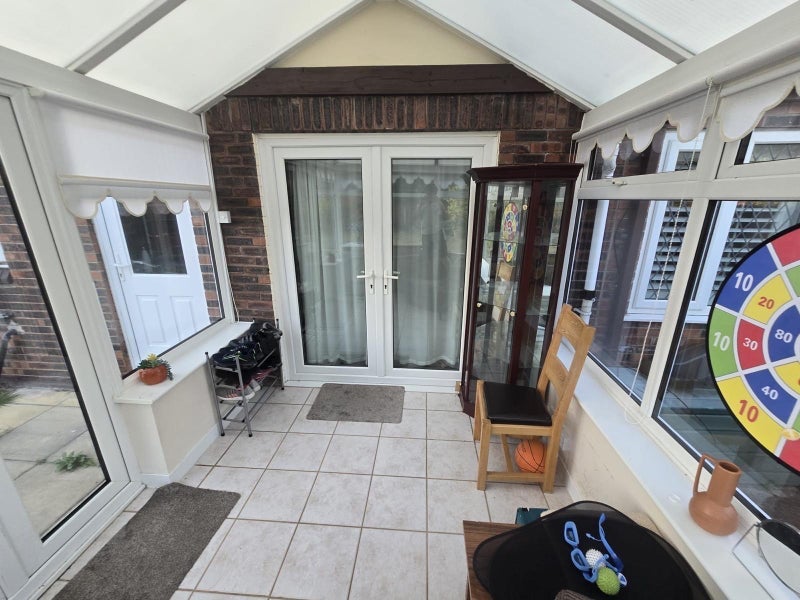 Room Barnfield Close in Liverpool