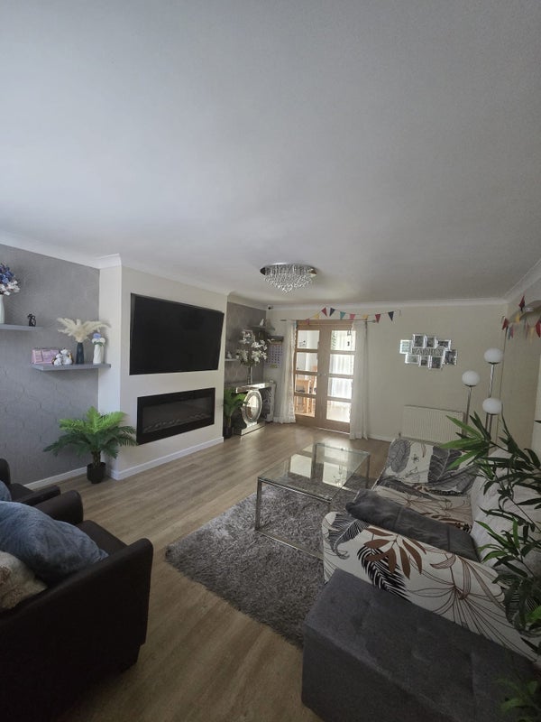 Room Barnfield Close in Liverpool