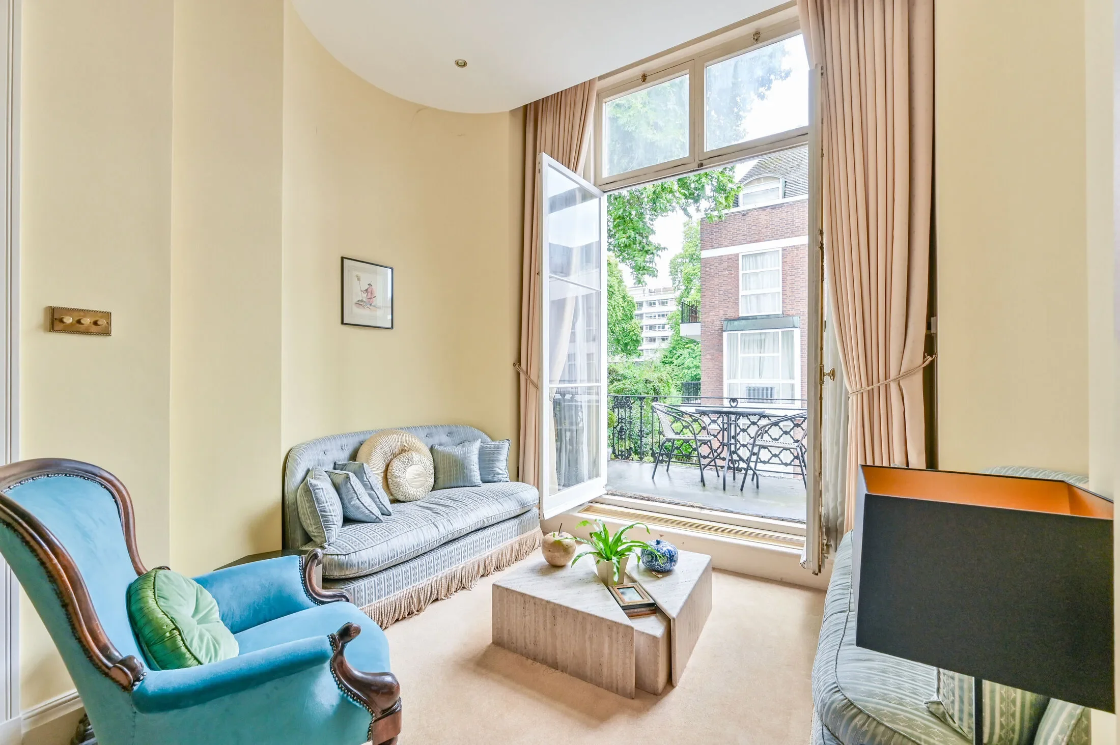 Flat Hyde Park Square in City of Westminster