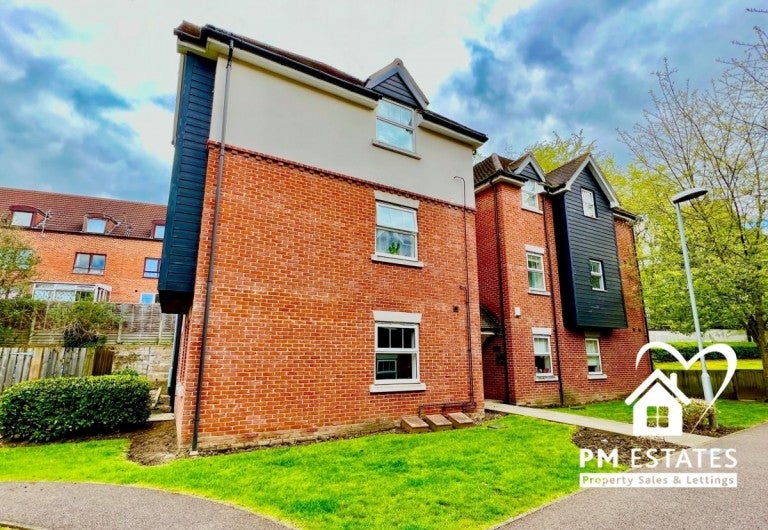 Flat Heron Court in East Hertfordshire