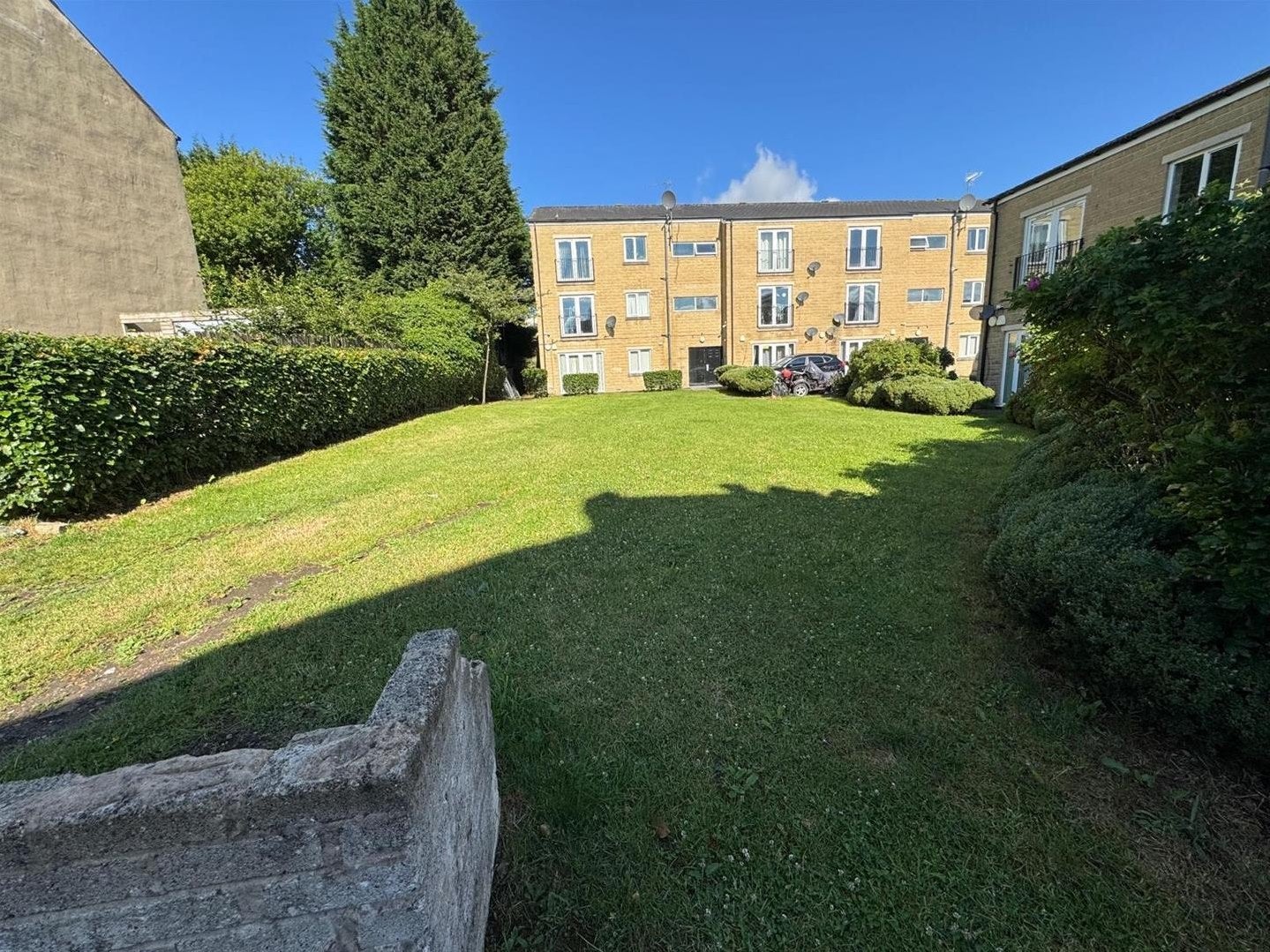Flat Regency Gardens in Calderdale