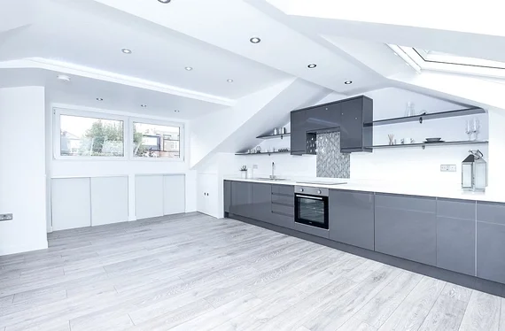 Flat Dukes Avenue in Greater London