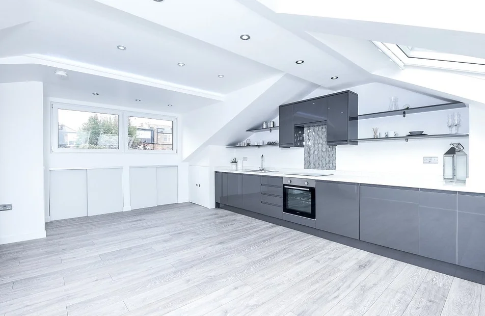 Flat Dukes Avenue in Greater London