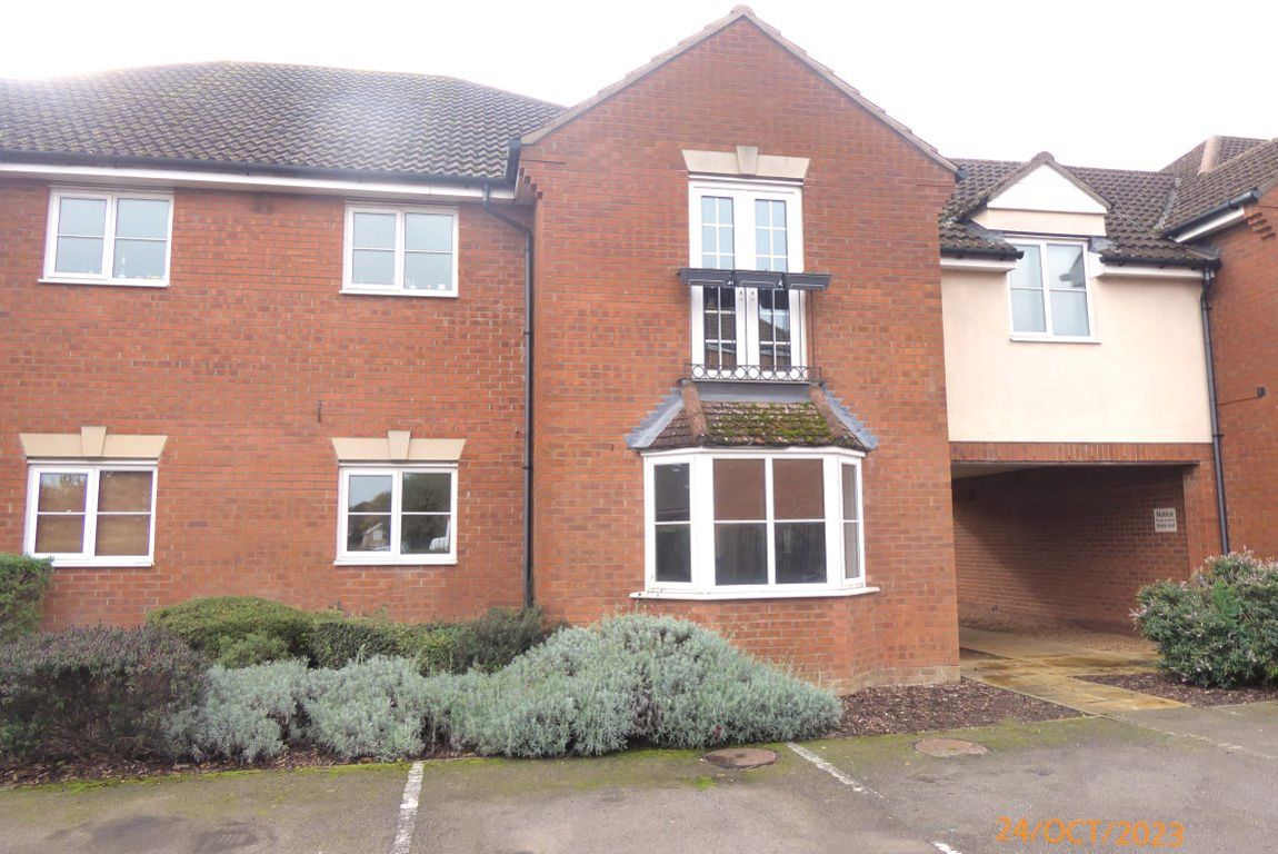 Flat Cedar Gate in Northampton