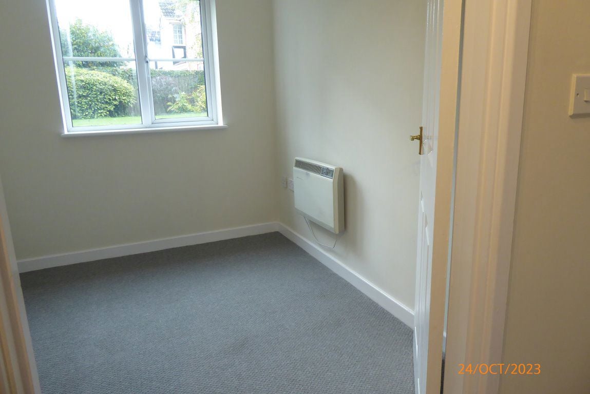 Flat Cedar Gate in Northampton
