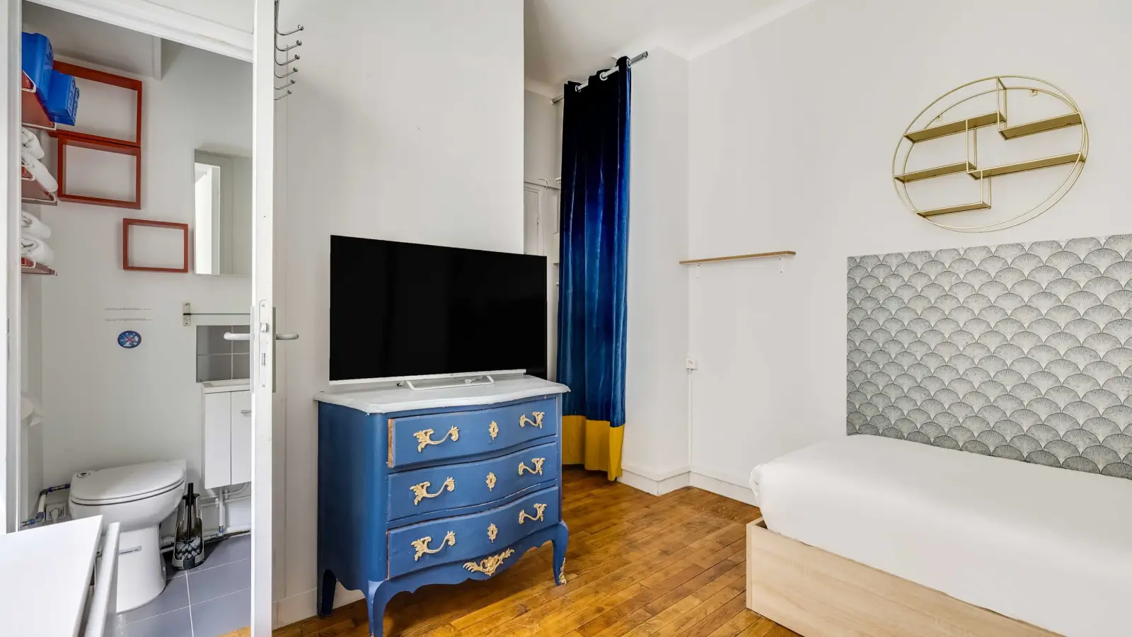 Room Rue de Franqueville in Paris