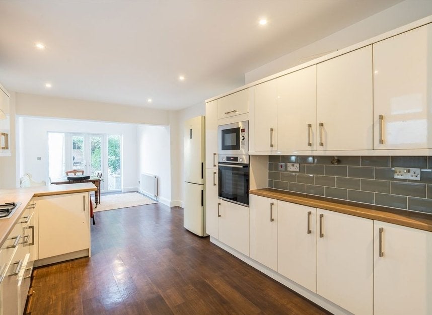 House Fairmile Avenue in Greater London