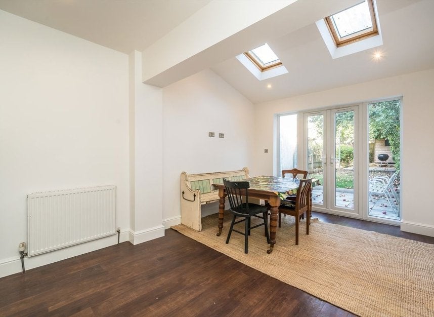 House Fairmile Avenue in Greater London