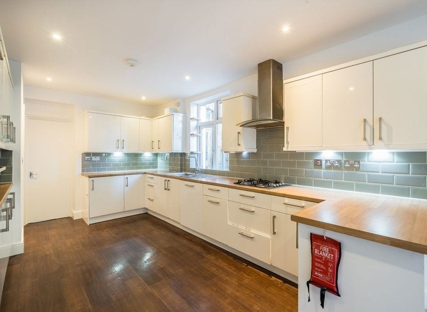 House Fairmile Avenue in Greater London
