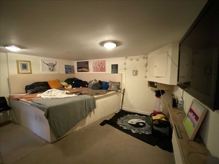 Room Alton Road in Plymouth