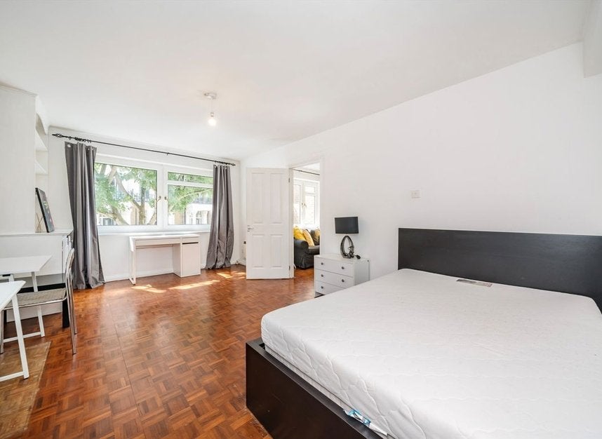 Flat Earl's Court Road in Greater London