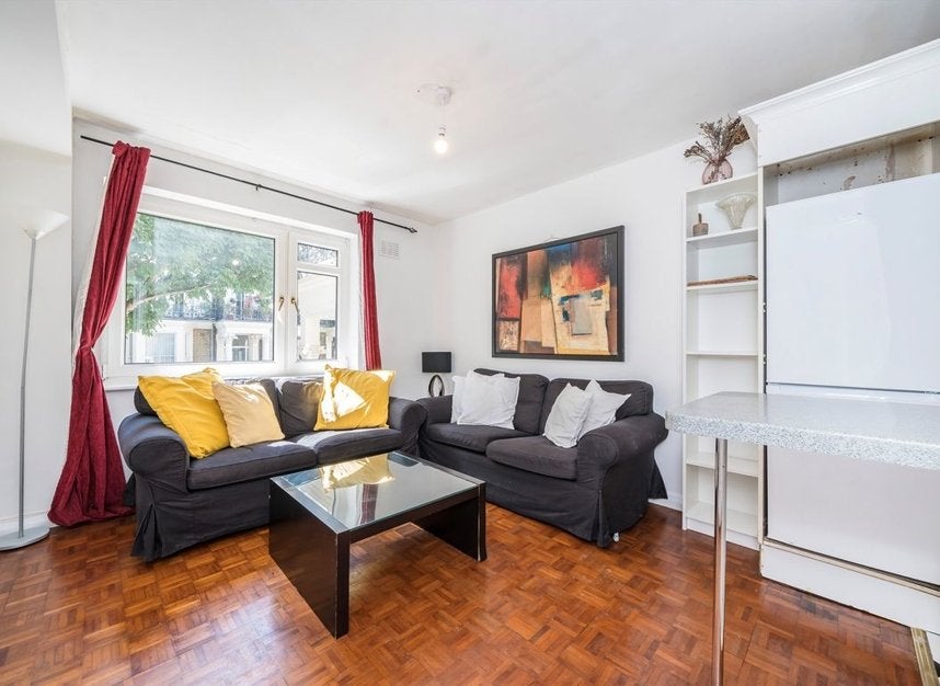 Flat Earl's Court Road in Greater London