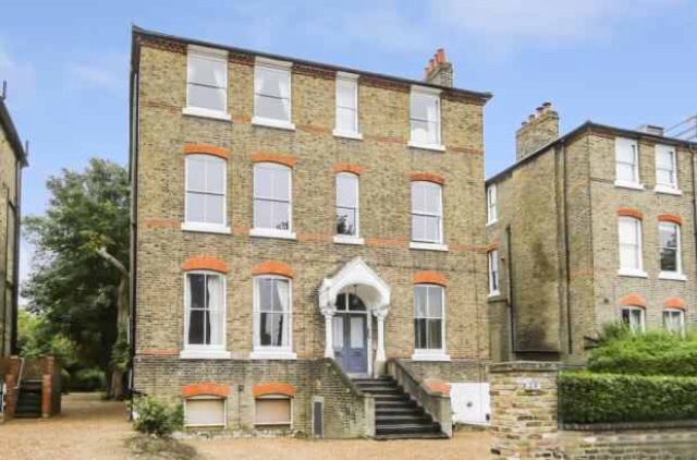 Flat Kidbrooke Grove in Greater London