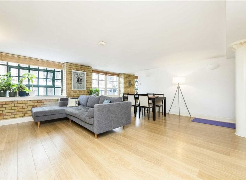 Flat Wapping Wall in Greater London