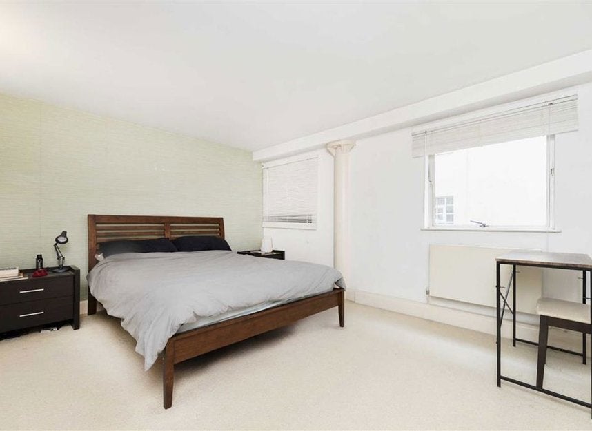 Flat Wapping Wall in Greater London