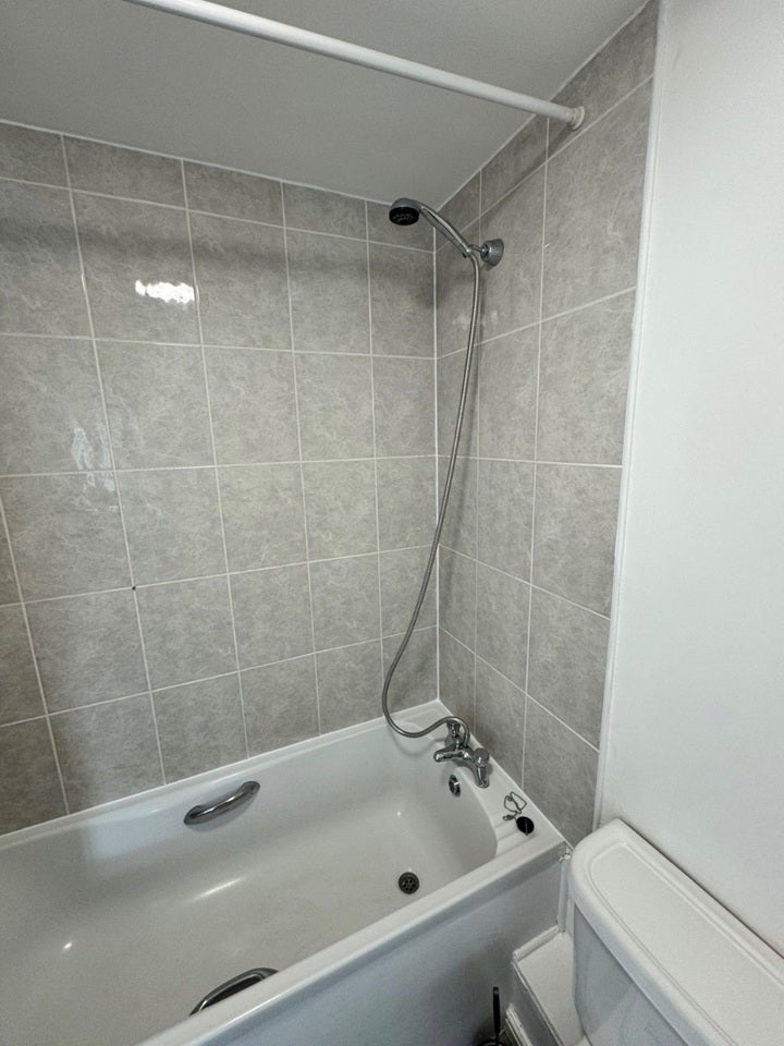 Room Chamberlayne Avenue in Greater London