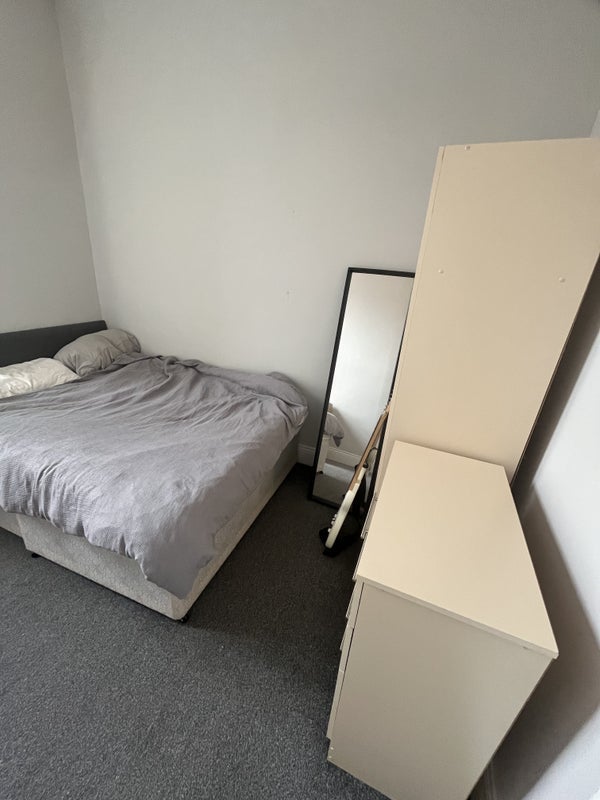 Room Hazelwood Avenue in Newcastle upon Tyne