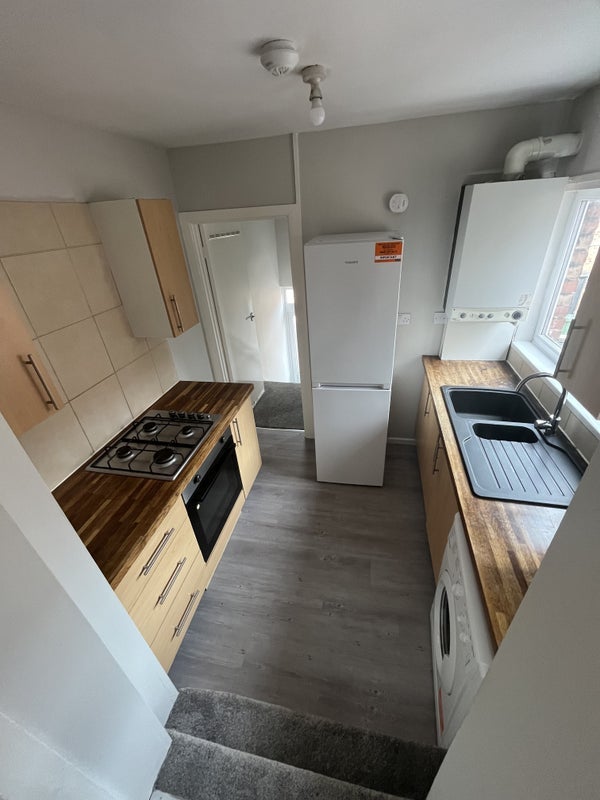 Room Hazelwood Avenue in Newcastle upon Tyne