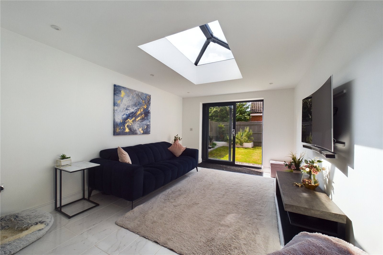 House Albert Close in Spencers Wood