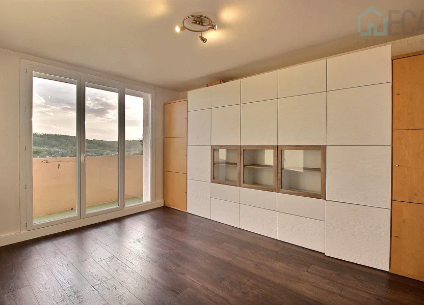 Flat Rue du Manoir in Ruy-Montceau