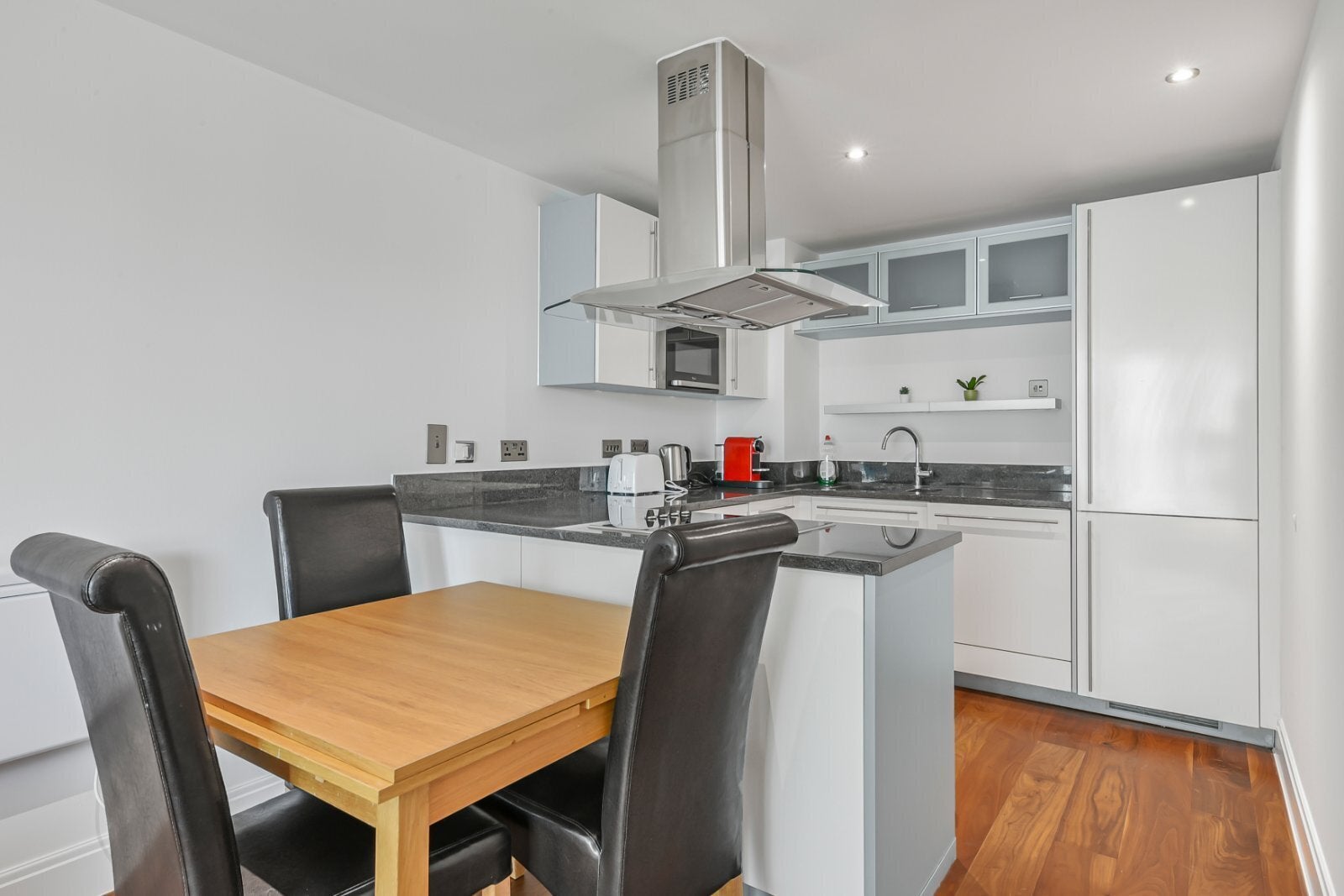 Flat Winchester Mews in Greater London
