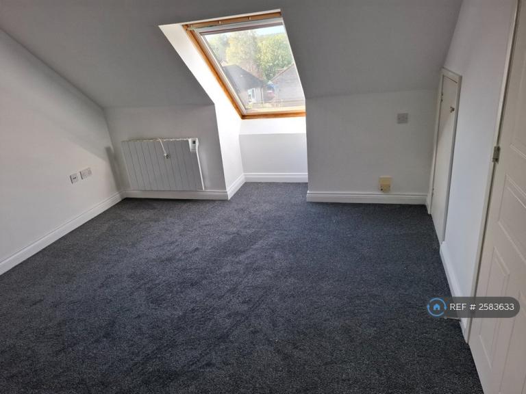 Flat Camellia Drive in Warminster