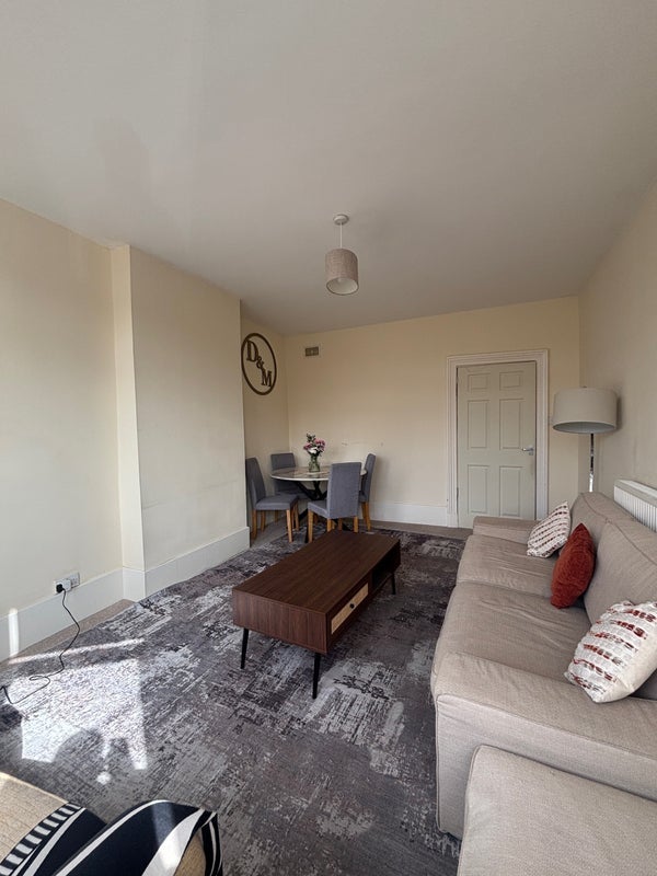 Room Denbrae Street in Glasgow