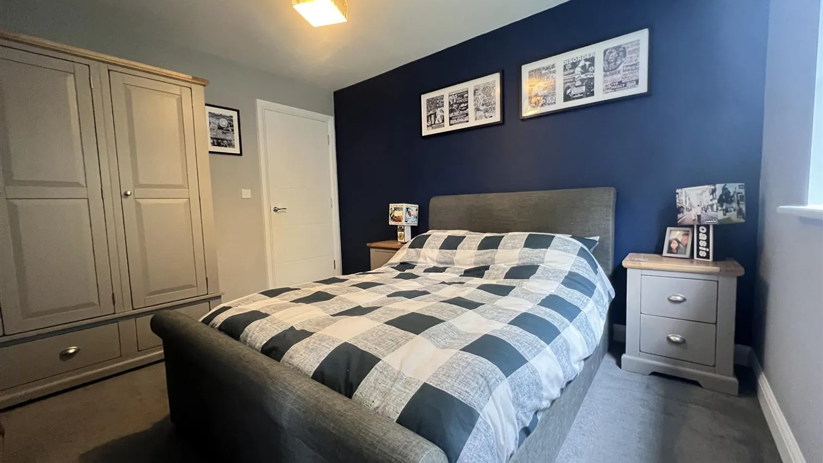 Flat Elmtree Way in Kingswood