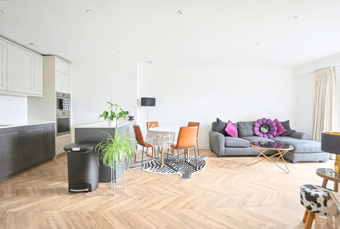 Flat Ashdown Road in Greater London