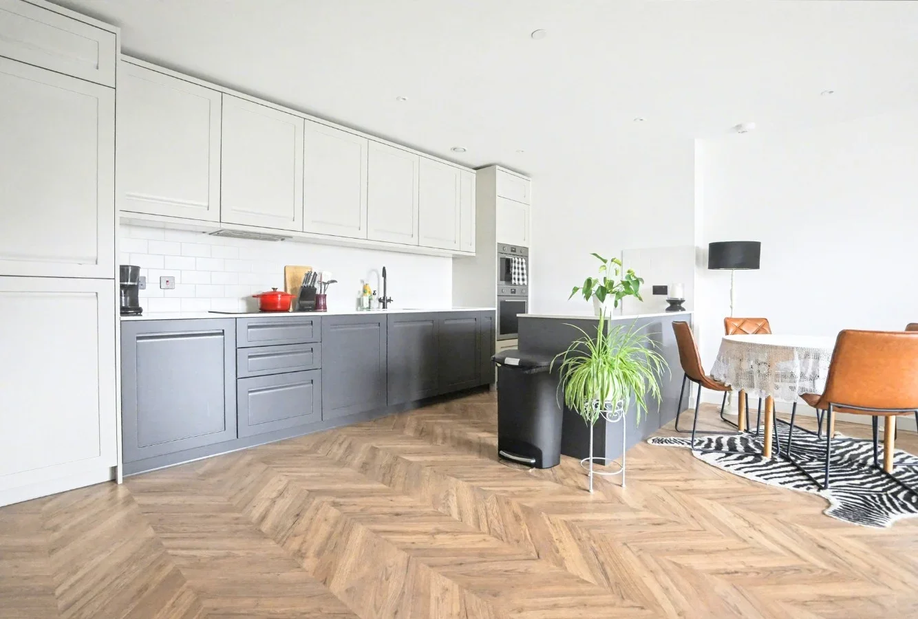 Flat Ashdown Road in Greater London